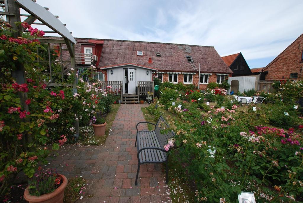 Zahrada ubytování Hotell Turistgården i Simrishamn