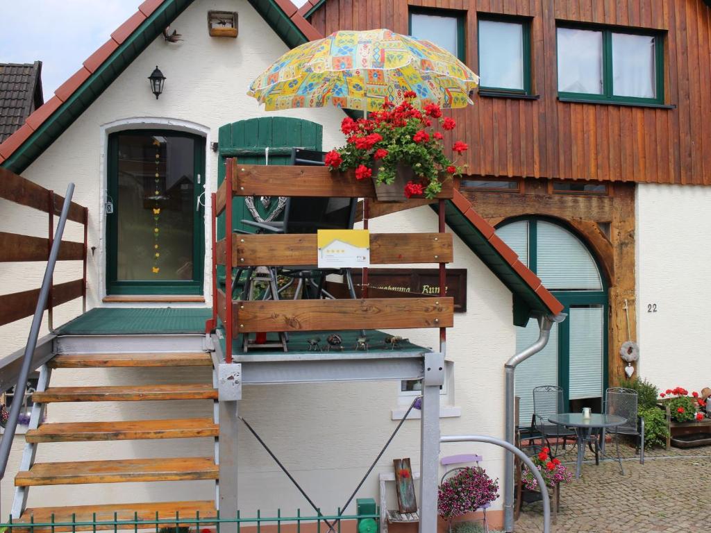 ein Haus mit einem Regenschirm davor in der Unterkunft Beautiful holiday home with sauna in Schieder-Schwalenberg