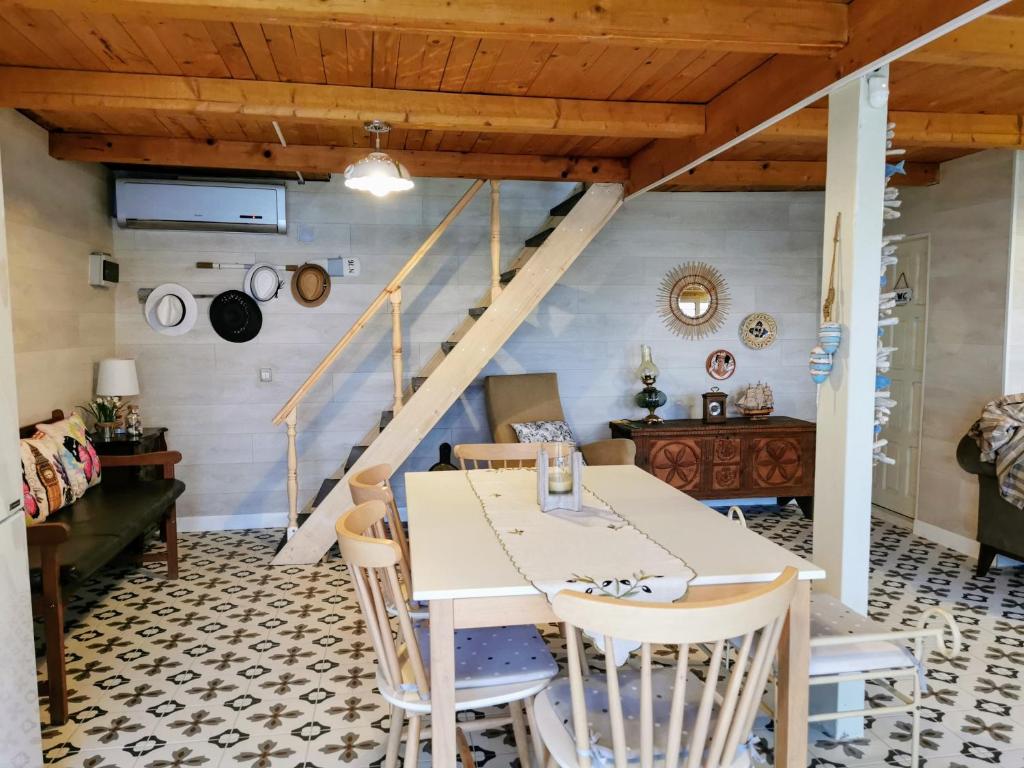Beachfront, Tirana Guest House - Image 8
