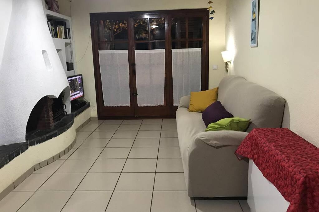 Casita blanca con wifi y piscina cominutaria, Tossa de Mar ...