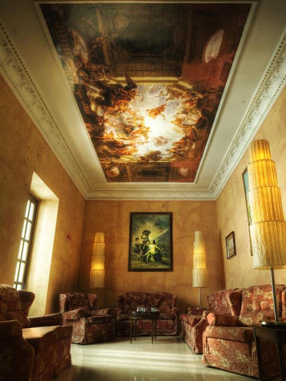 A seating area at Hotel Victoria