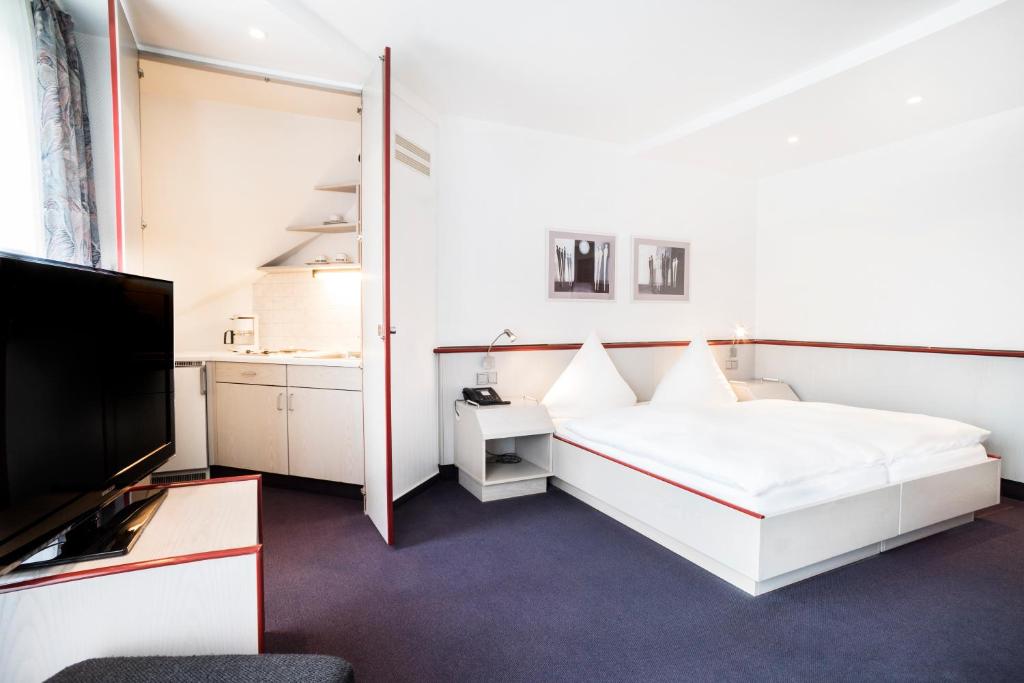 Postel nebo postele na pokoji v ubytování Hennedamm Hotel