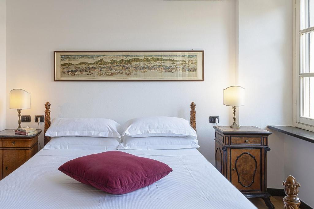 A bed or beds in a room at Casa Giustiniani by Wonderful Italy