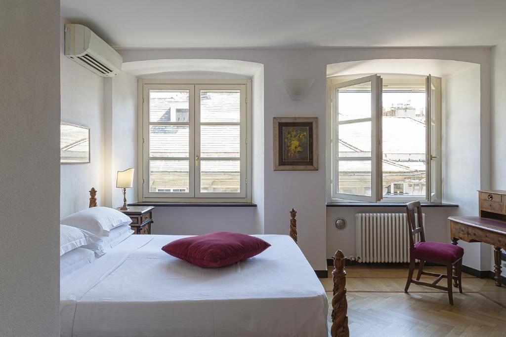 A bed or beds in a room at Casa Giustiniani by Wonderful Italy