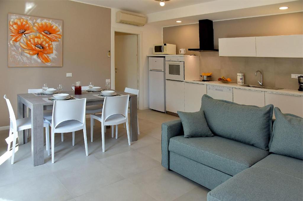 Kuchyňa alebo kuchynka v ubytovaní Garda Bloom Holiday Apartments