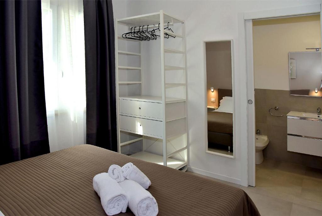Posteľ alebo postele v izbe v ubytovaní Garda Bloom Holiday Apartments