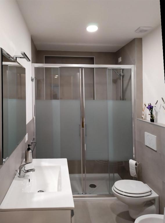 Kúpeľňa v ubytovaní Garda Bloom Holiday Apartments