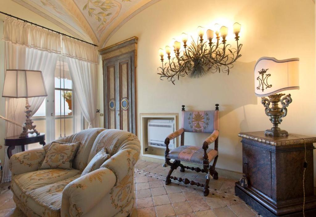 Posezení v ubytování Casa Raiola by CapriRooms