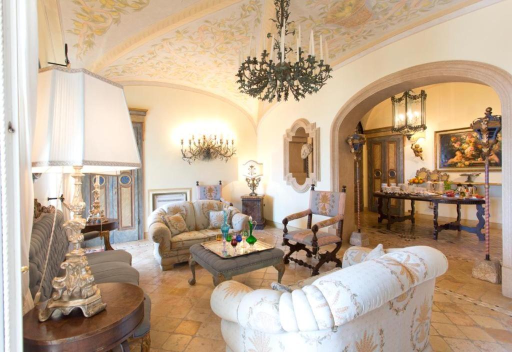 Posezení v ubytování Casa Raiola by CapriRooms
