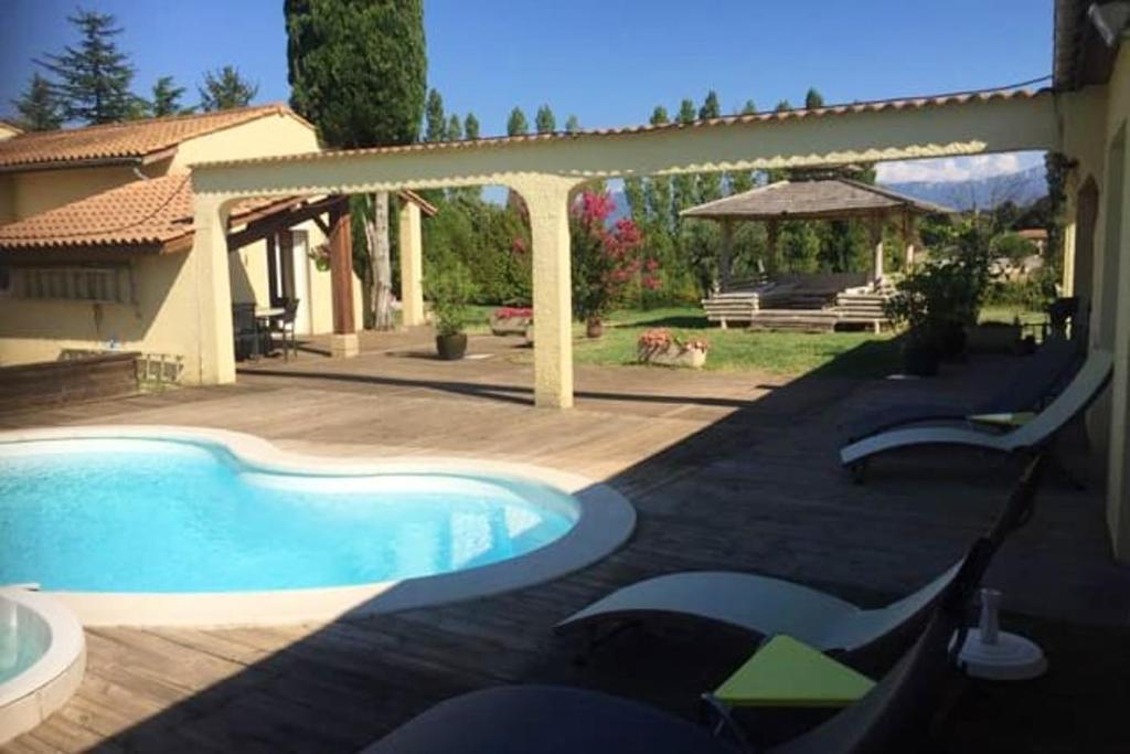 Villa d'une chambre avec piscine privee jardin clos et wifi a Alixan ,  Alixan, France . Réservez votre hôtel dès maintenant ! - Booking.com