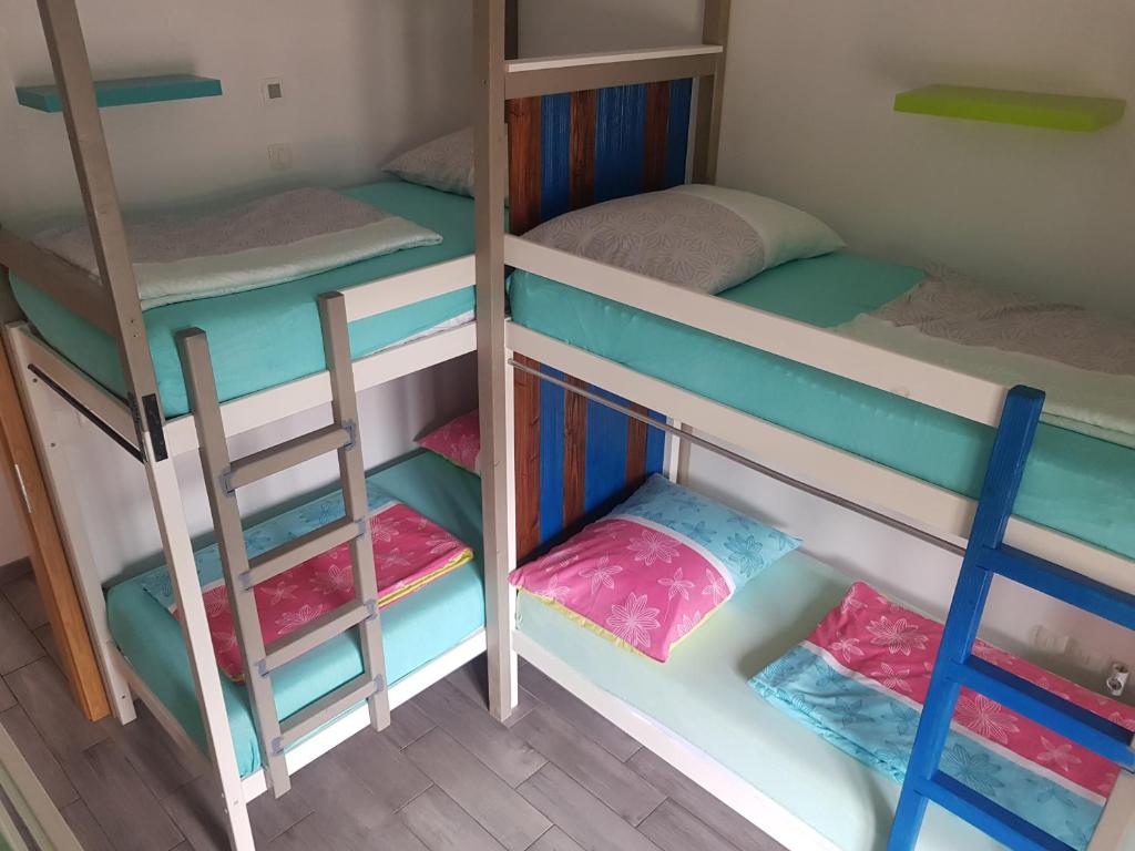 Letto o letti in una camera di Thirsty River Rooms