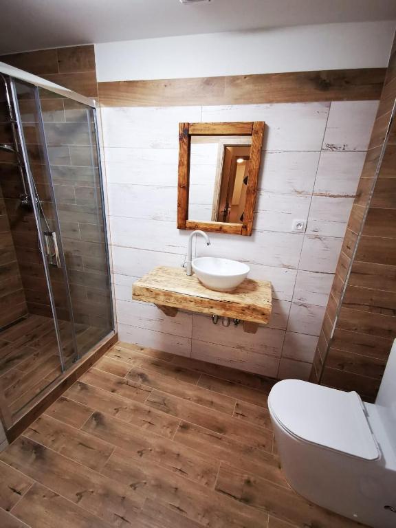 Koupelna v ubytování Penzion U Lípy