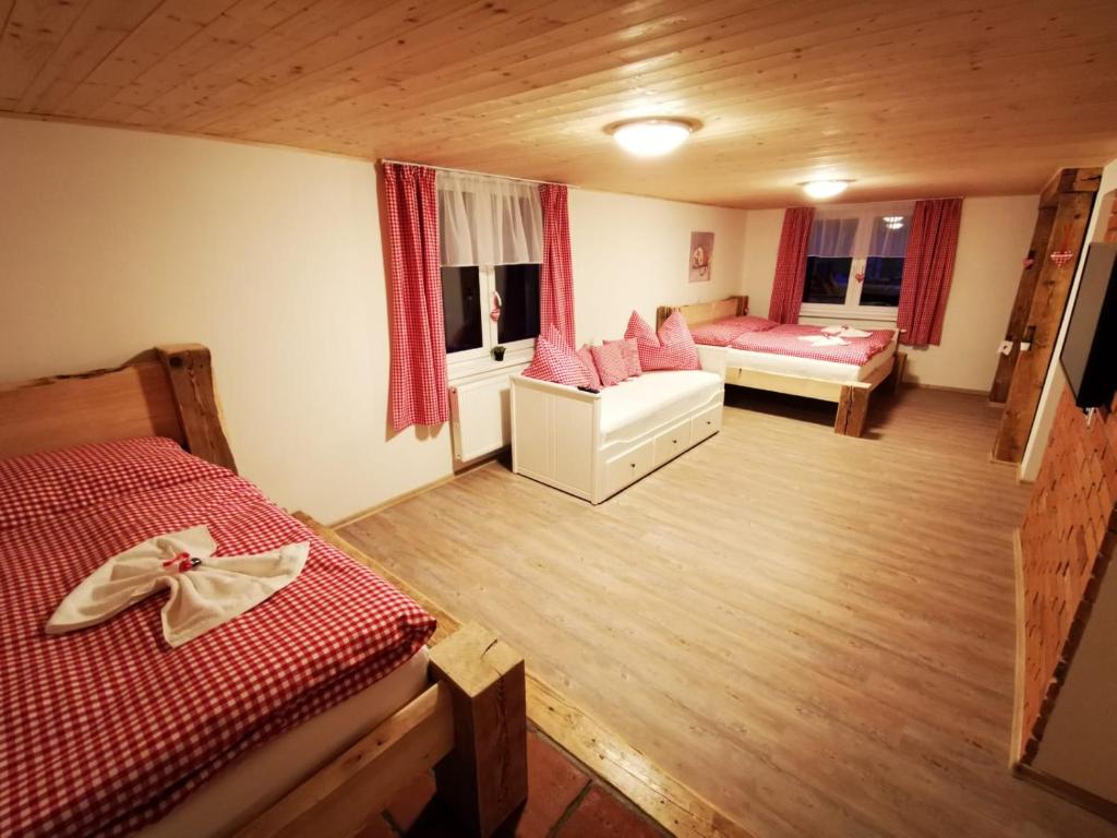 Postel nebo postele na pokoji v ubytování Penzion U Lípy