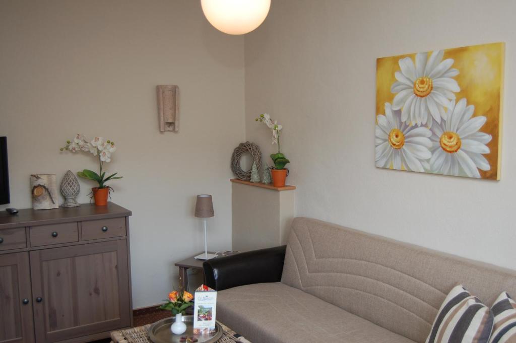 Posezení v ubytování Hotel-Ferienwohnungen Cafe Maarblick