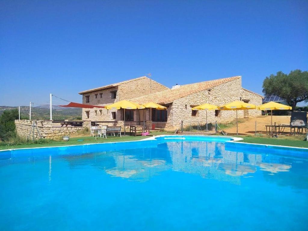 صورة لـ 6 bedrooms villa with private pool enclosed garden and wifi at La Salzadella في Mas dʼen Rieres