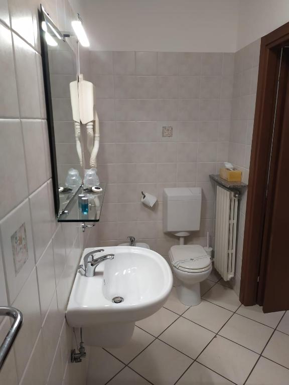 Łazienka w obiekcie Hotel Baiardo