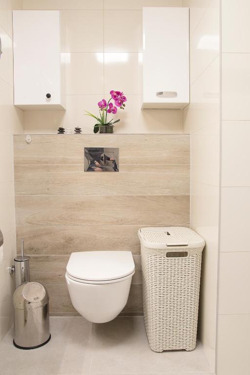 Kúpeľňa v ubytovaní AL-DOM Apartament Seaside z bocznym widokiem na morze i miejscem w hali garażowej