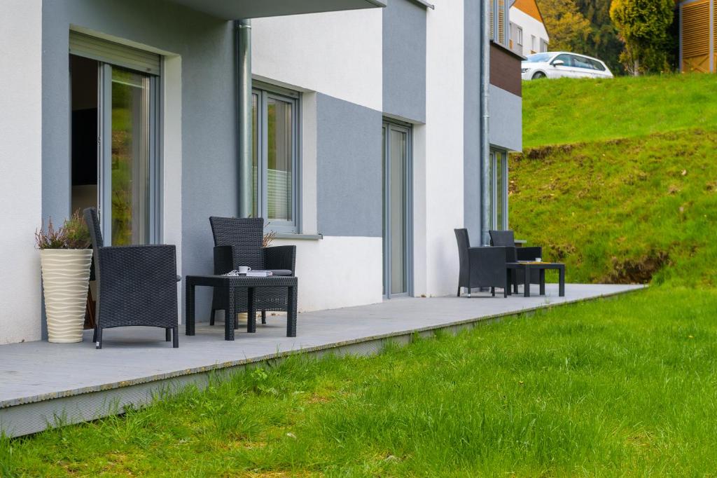 Vonkajšia záhrada v ubytovaní Apartament Tarasowy z PRYWATNĄ SAUNĄ - 5D Apartamenty