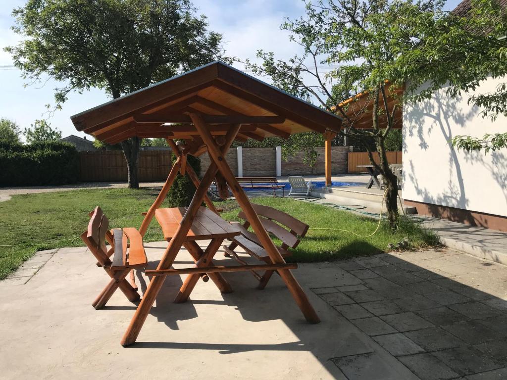 Fotografia z galérie ubytovania Famvarga Apartmanház v destinácii Balatonfenyves