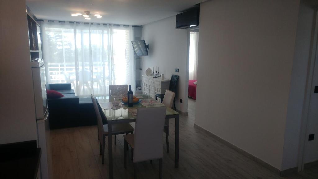 A television and/or entertainment centre at Aster Apartamento