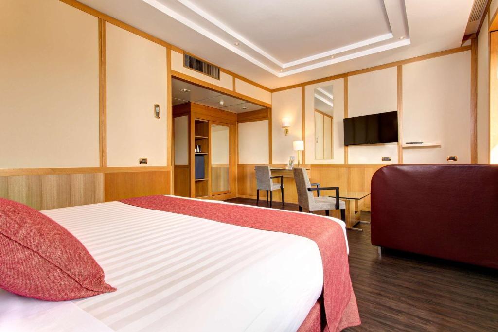 Telewizja i/lub zestaw kina domowego w obiekcie Best Western Hotel President - Colosseo