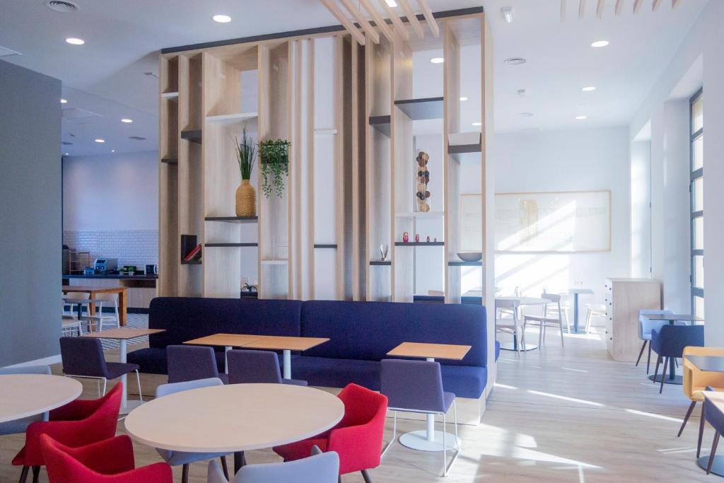 Holiday Inn Express Ciudad de las Ciencias, an IHG Hotel ...