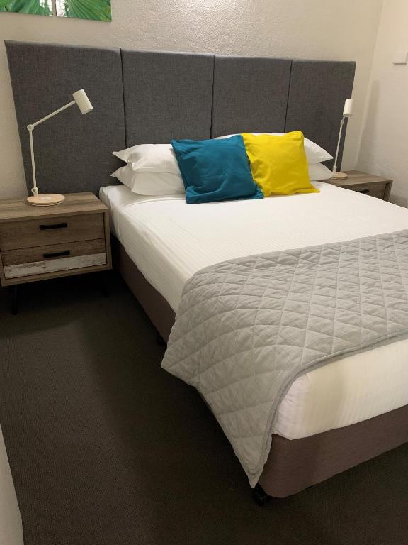 Postel nebo postele na pokoji v ubytování Reef Resort Villas Port Douglas