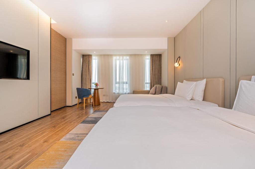 Postel nebo postele na pokoji v ubytování Nanan Ao Sheng Yi Hao Hotel