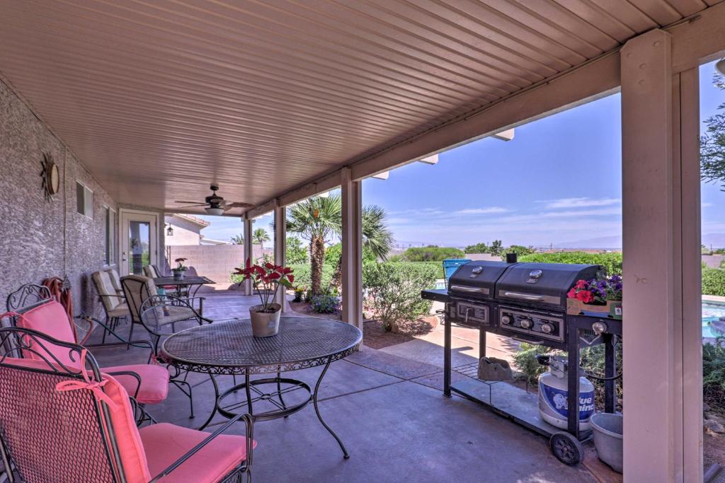 Rõdu või terrass majutusasutuses Henderson Home with Pool and Mountain, Strip Views!