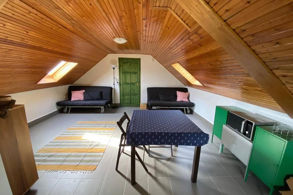Posedenie v ubytovaní Présház a hegytetőn