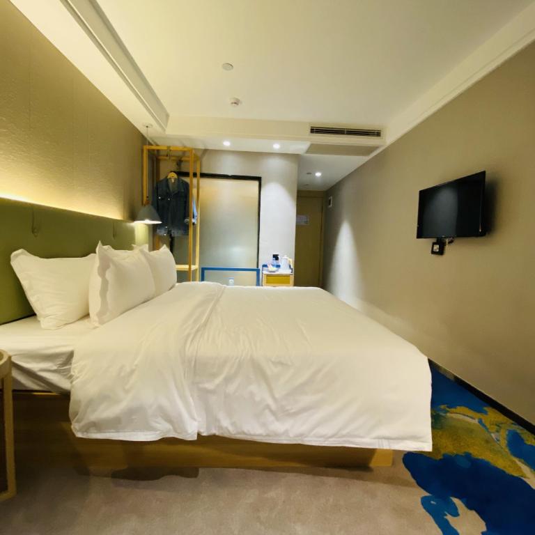 Postel nebo postele na pokoji v ubytování Shenzhen Yanan Hotel