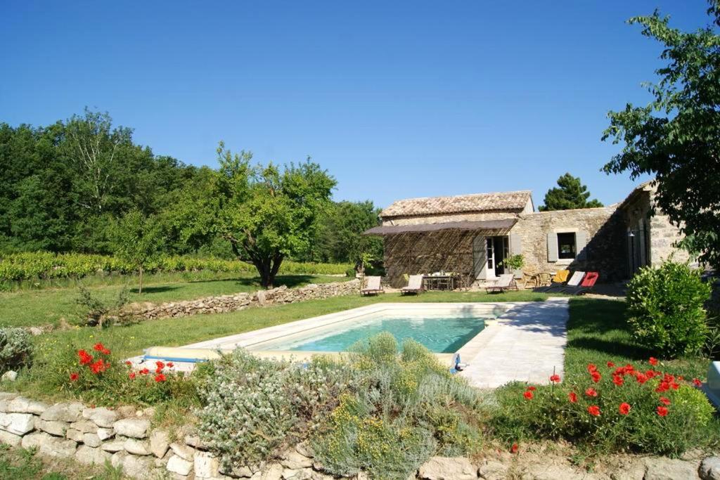 Villa de 5 chambres avec piscine privee jardin amenage et wifi a Oppedeの敷地内または近くにあるプール