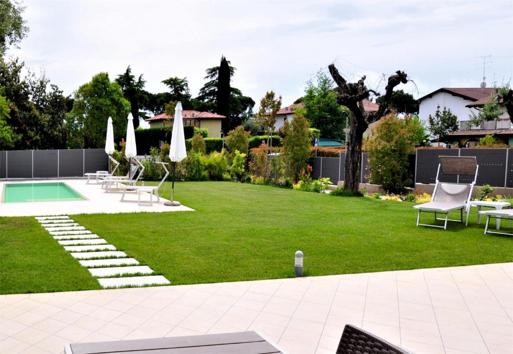 Bazén v ubytovaní Garda Bloom Holiday Apartments alebo v jeho blízkosti