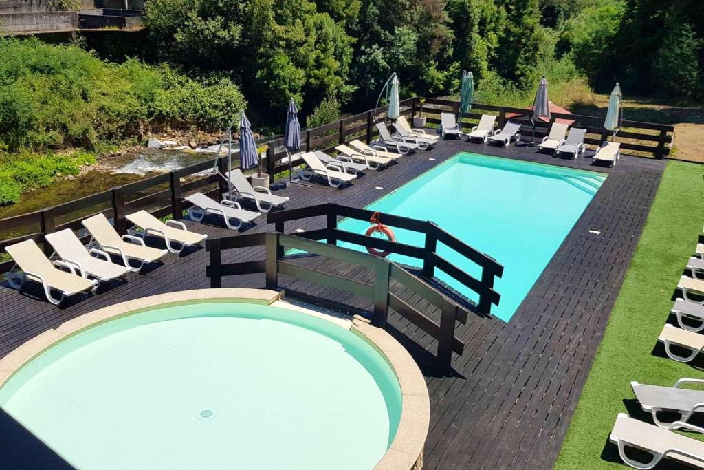 Utsikt mot bassenget på One bedroom chalet with shared pool furnished balcony and wifi at Branca Albergaria a Velha eller i nærheten