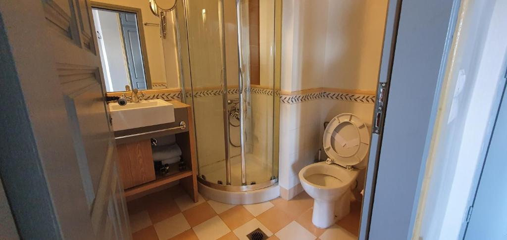 Koupelna v ubytování Kyriaki Guesthouse & Suites