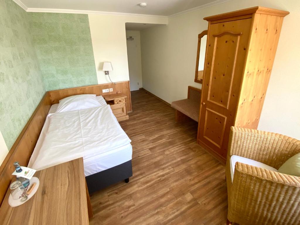 Hotel Deutsches Haus - Standard Single Room