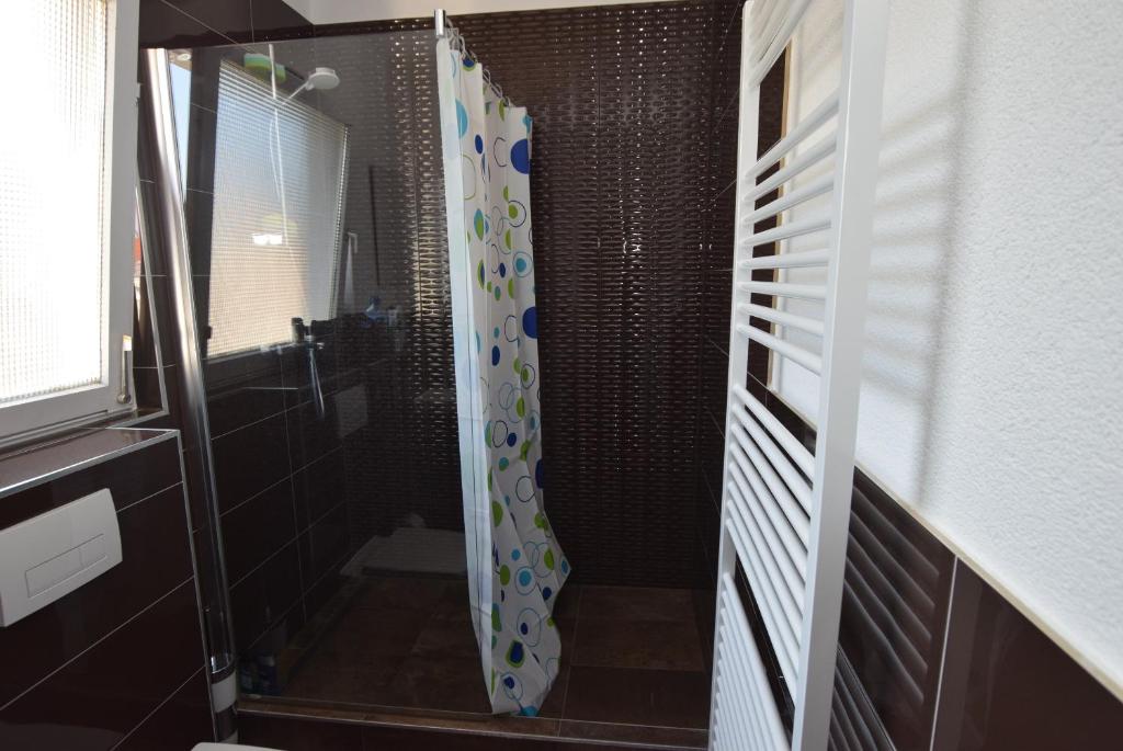 a shower with a glass door in a bathroom at Nürtingen Zimmer in Nürtingen