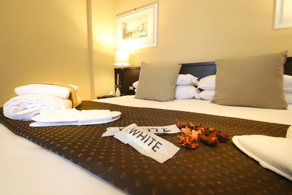 Łóżko lub łóżka w pokoju w obiekcie Hotel Latinum