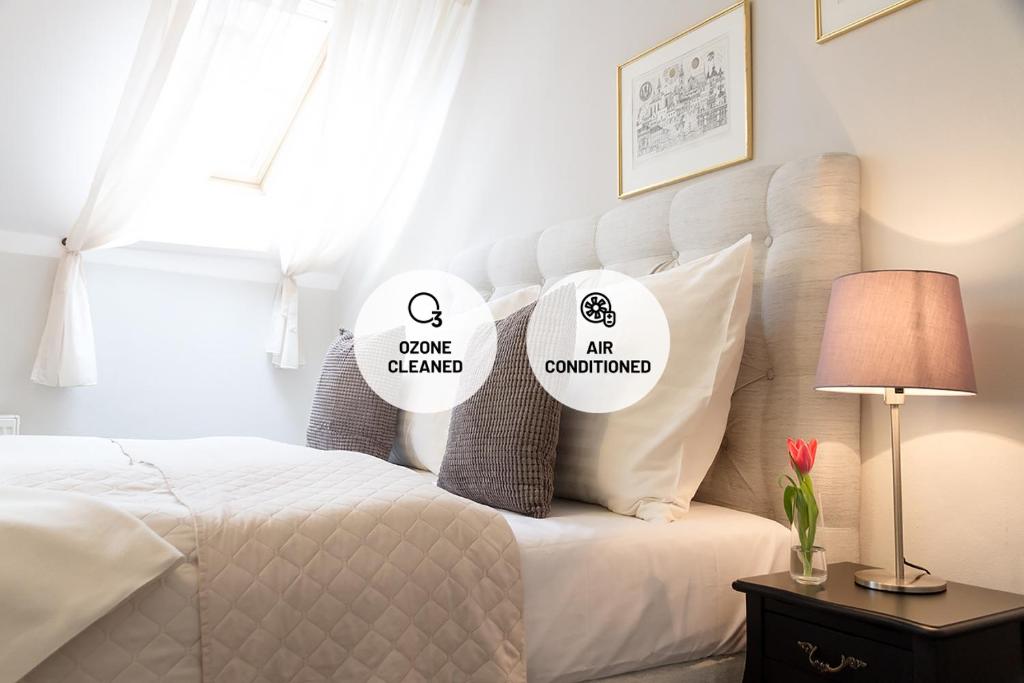 Postel nebo postele na pokoji v ubytování Boutique Hotel U Solné brány