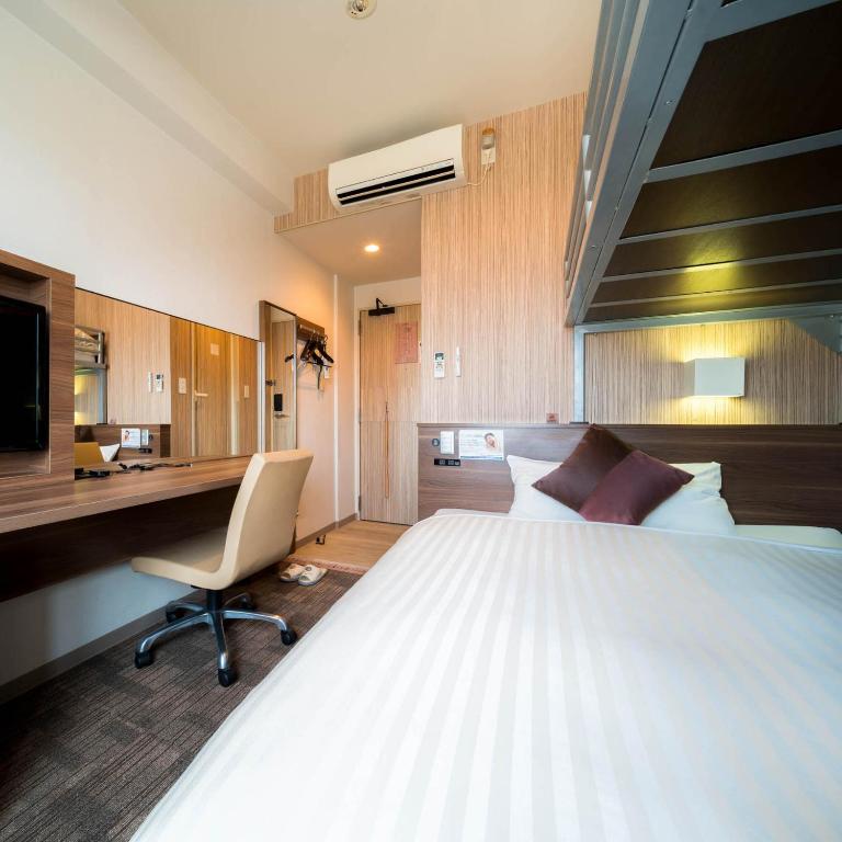 Postel nebo postele na pokoji v ubytování Super Hotel Izumo Ekimae