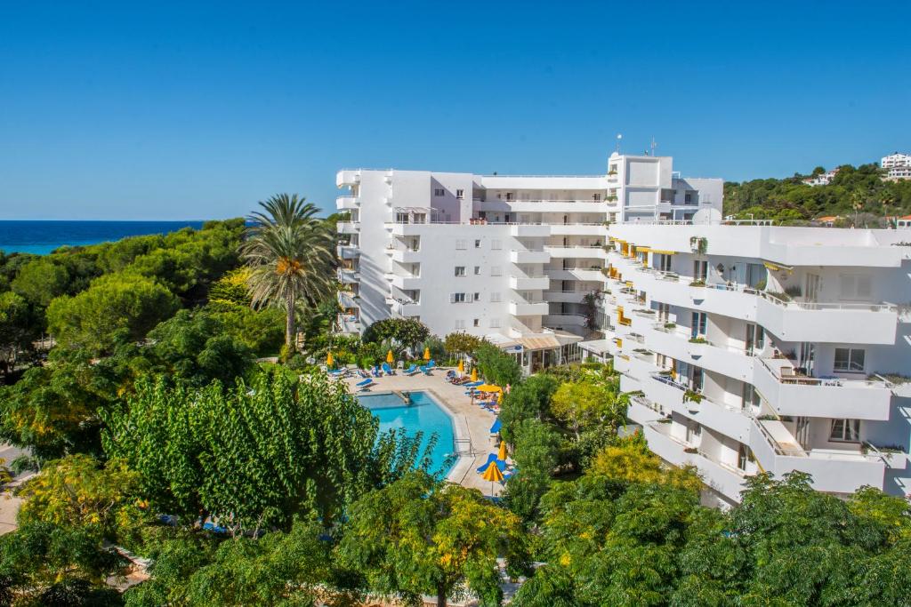 an aerial view of a building with a swimming pool at Hamilton Court in Santo Tomás