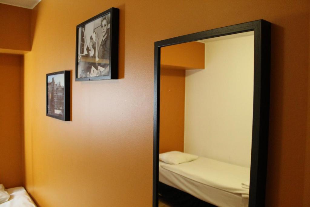 Postel nebo postele na pokoji v ubytování Mosebacke Hostel