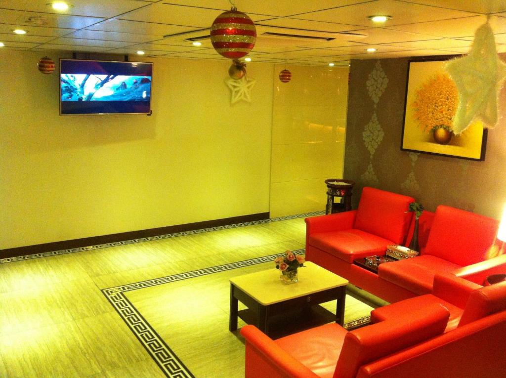 TV a/nebo společenská místnost v ubytování California Hotel