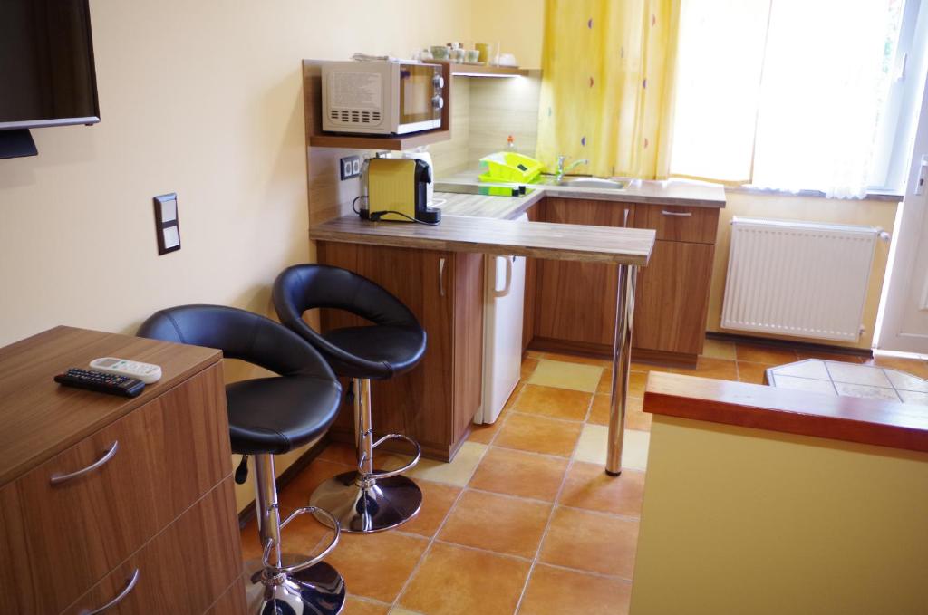 A kitchen or kitchenette at Aranyhal Apartman
