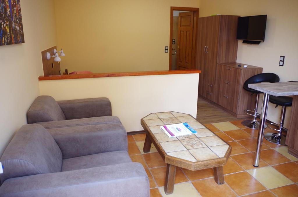 A seating area at Aranyhal Apartman