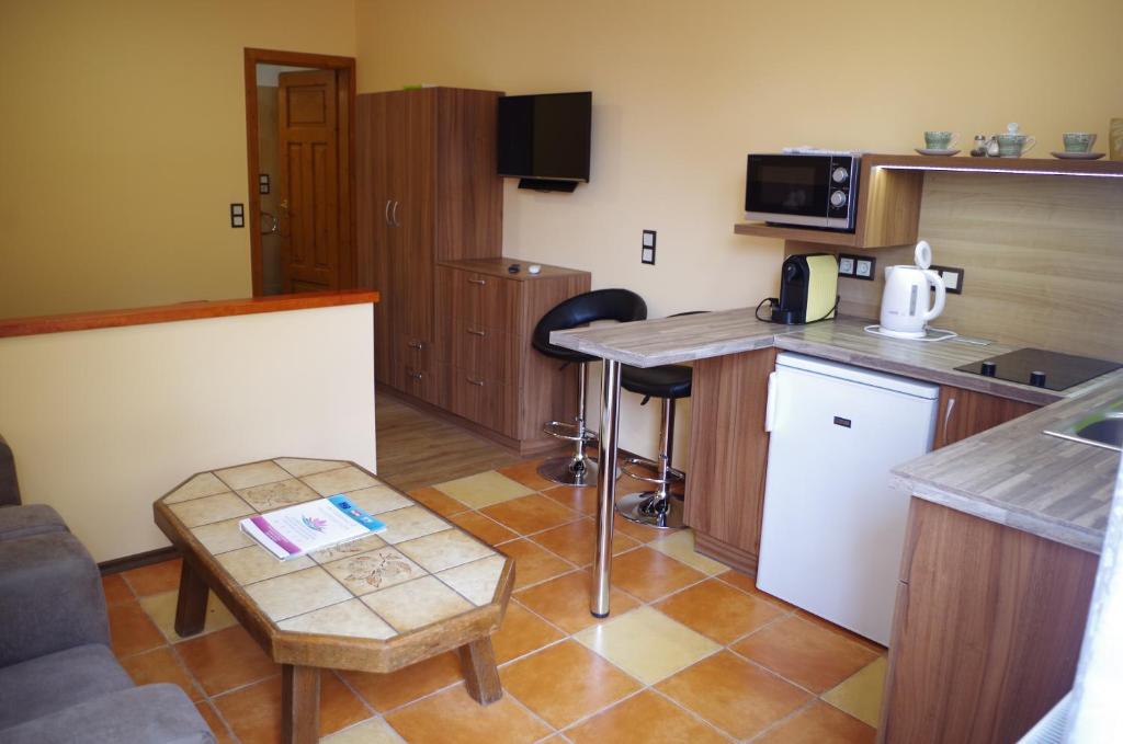 A kitchen or kitchenette at Aranyhal Apartman