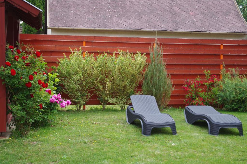 A garden outside Aranyhal Apartman
