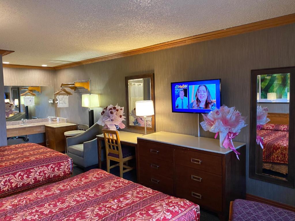 New Century Inn - Deluxe Double Room
