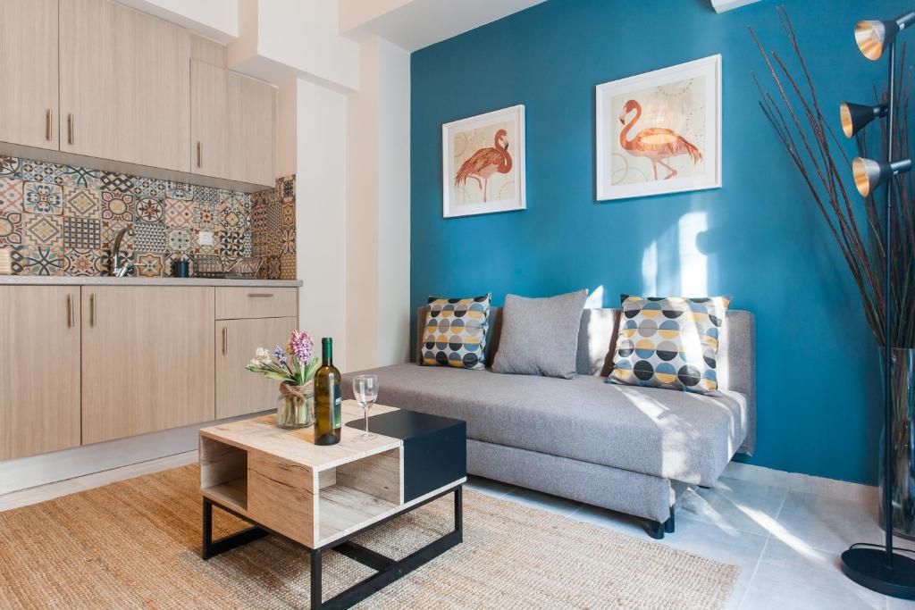 Walk through Athens, based in a local’s hip house! - Studio Apartment