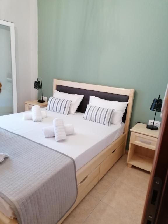A bed or beds in a room at Green Island Residence